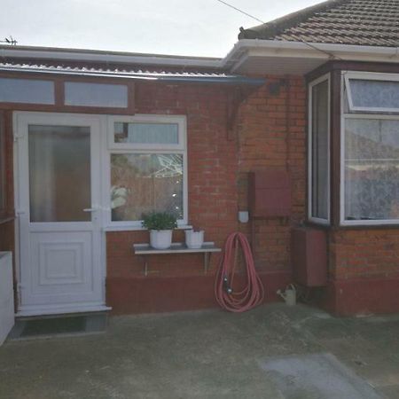 Rest Room Near To Heathrow Airport Ashford  エクステリア 写真