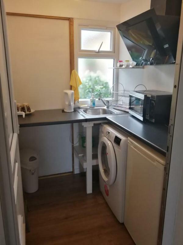 Rest Room Near To Heathrow Airport Ashford  エクステリア 写真