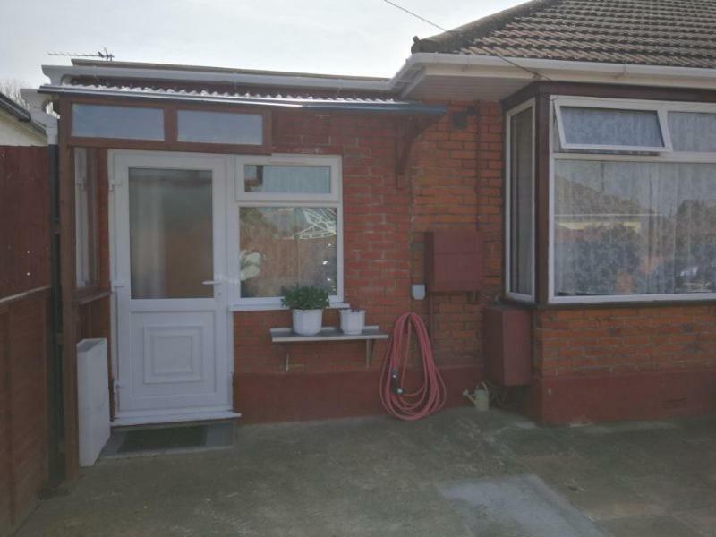Rest Room Near To Heathrow Airport Ashford  エクステリア 写真